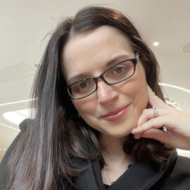 Picture of Sarah smiling into the camera.